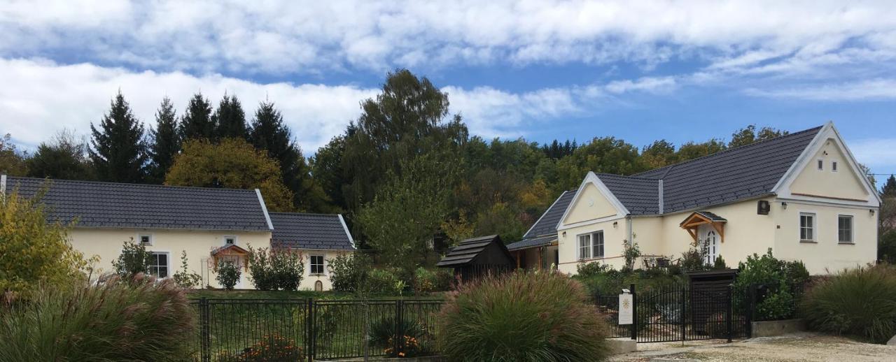 Jókai Vendégház Homokkomárom Homokkomarom Exterior foto